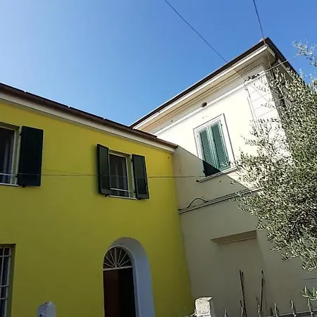 La Casa Gialla Del Ristoro Agricolo Vecchiano Exterior photo
