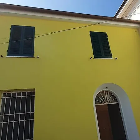 La Casa Gialla Del Ristoro Agricolo Vecchiano Exterior photo